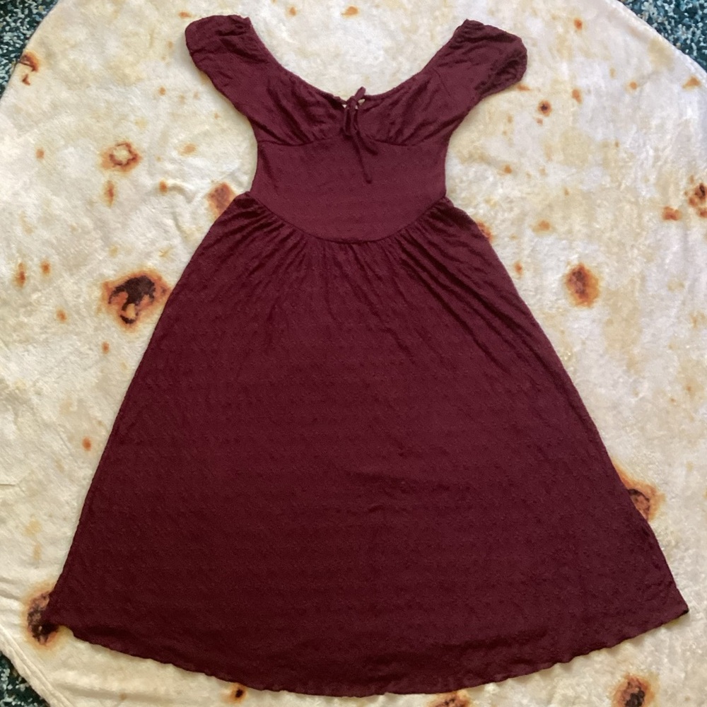 Elegant Burgundy Midi Dress